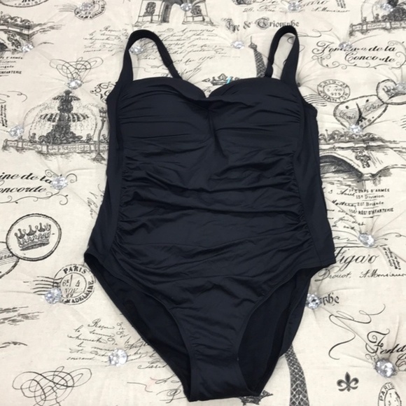 SEA LEVEL Essentials Twist Front Multifit Swimsuit - Picture 5 of 7
